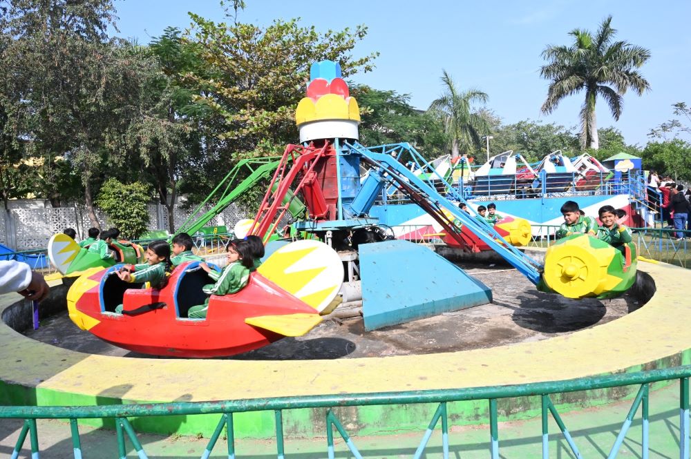 PICNIC AT FUN CITY